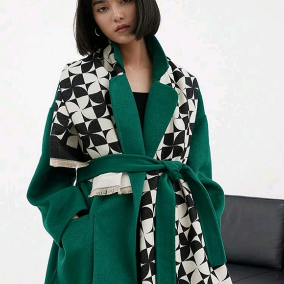 Large geometric pattern cozy winter scarf - Picture 5 of 9